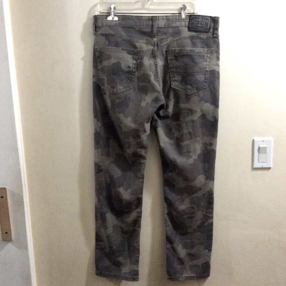 Men’s Signature Levi Strauss & Co. camo jeans - Picture 4 of 10